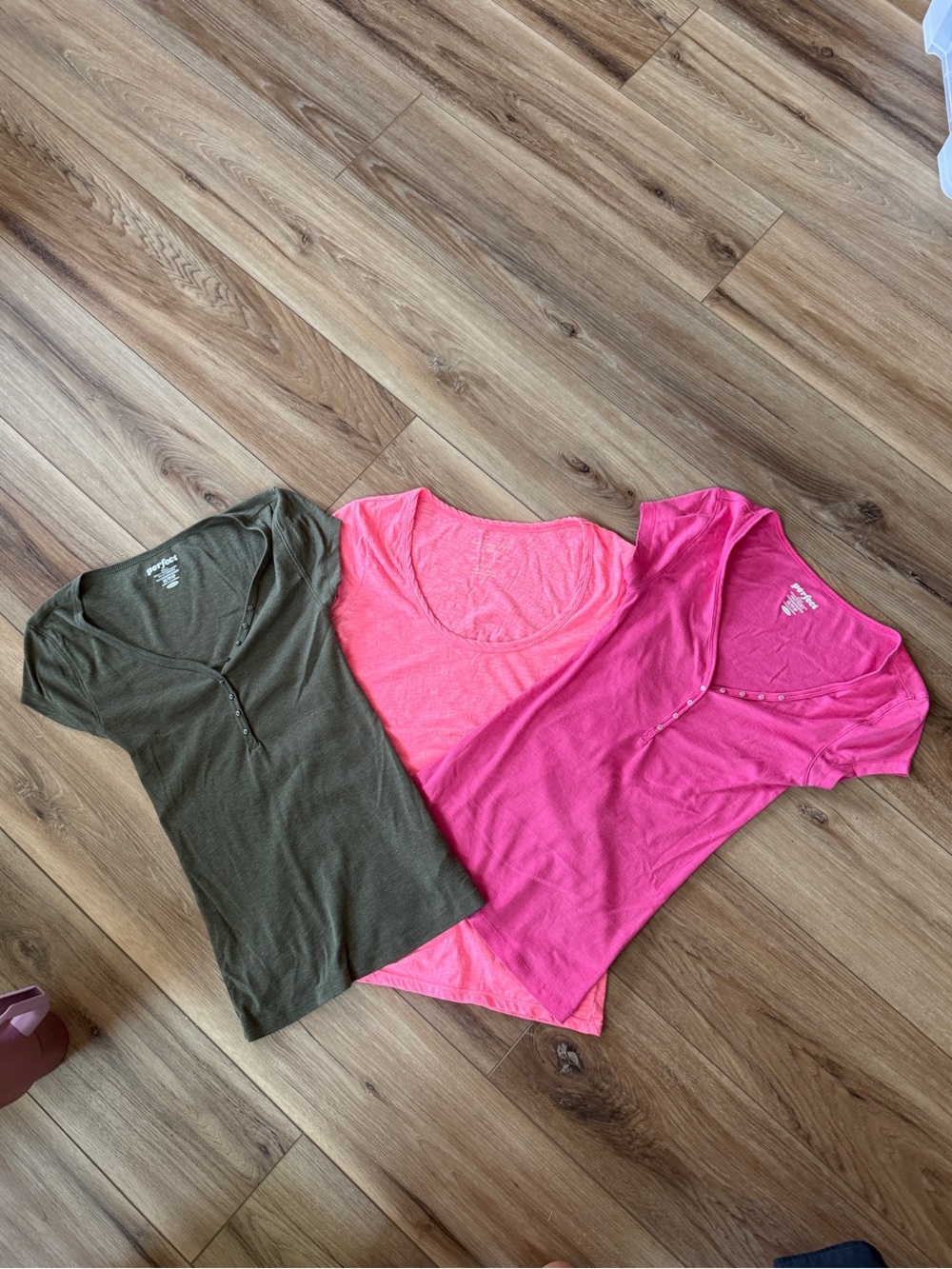 Old Navy Scoop Neck Tees in Olive and Bright Pink